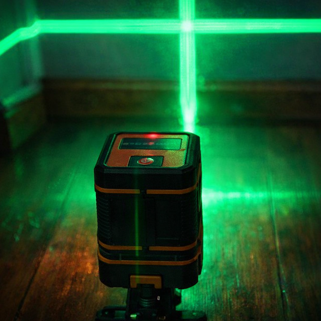 Nivela laser, IP54, 360° grade cu 2 linii in cruce, 25m, precizie ± 0.5 mm/m, ± 3° domeniu de autonivelare, 15x14x10 cm, Negru/Galben