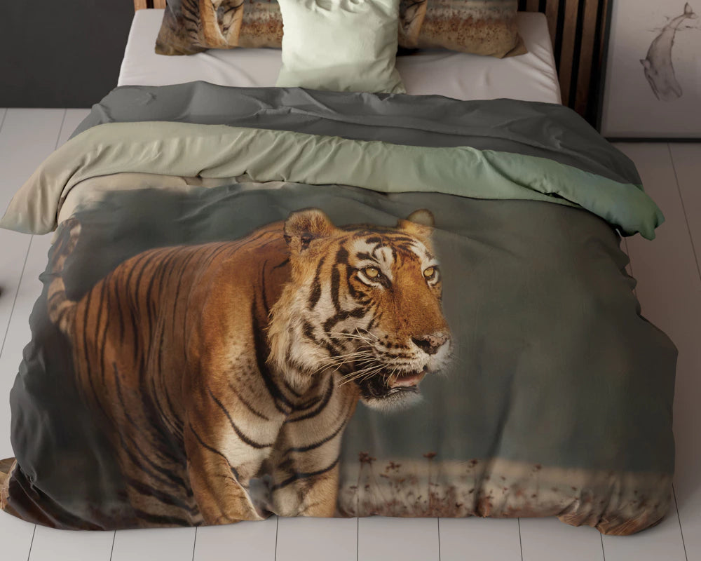 Lenjerie de pat, Sleeptime Nature Tiger Taupe, Microfibra 100%, Digital Print, 200x200/220 cm, 2 Fete Perna 60x70, Anti Alergic