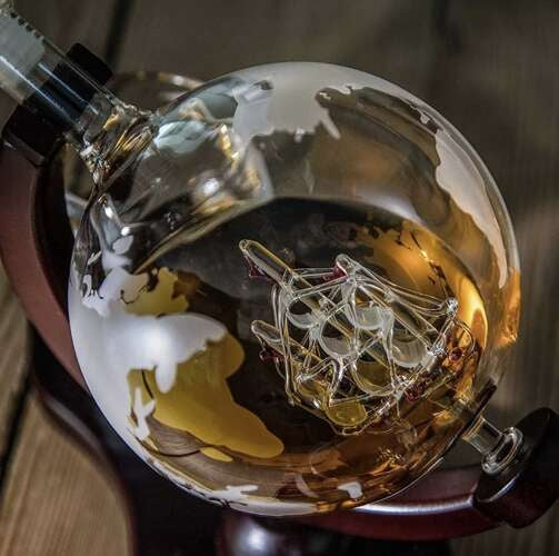 Set pahare si decantor pentru Whisky Malatec, 2 pahare 250 ml, decantor 850 ml, sticla transparenta, stil modern